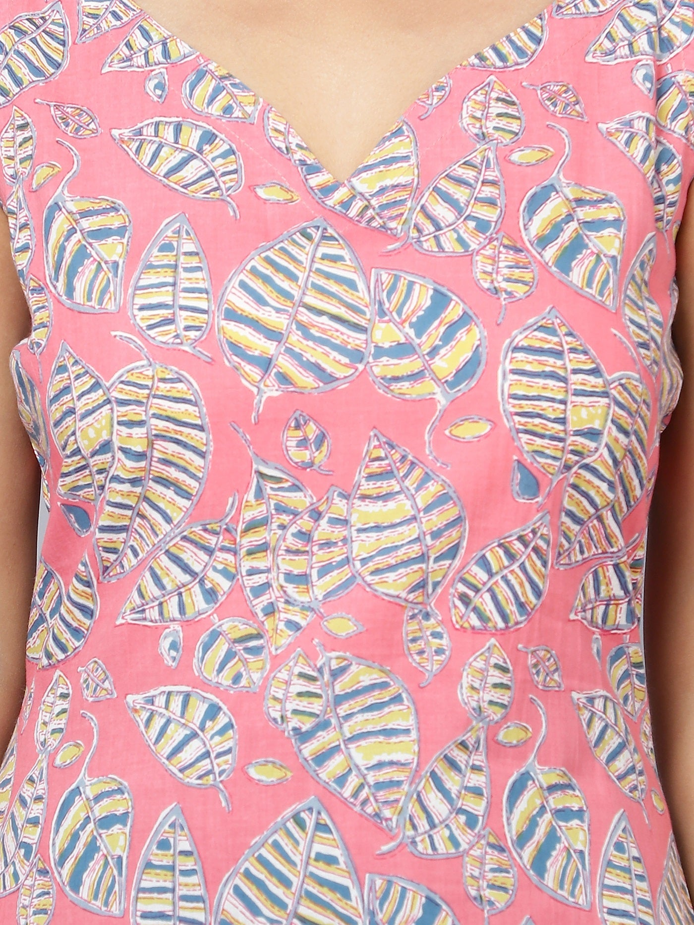 Bani Women Sleeveless Printed Kurti