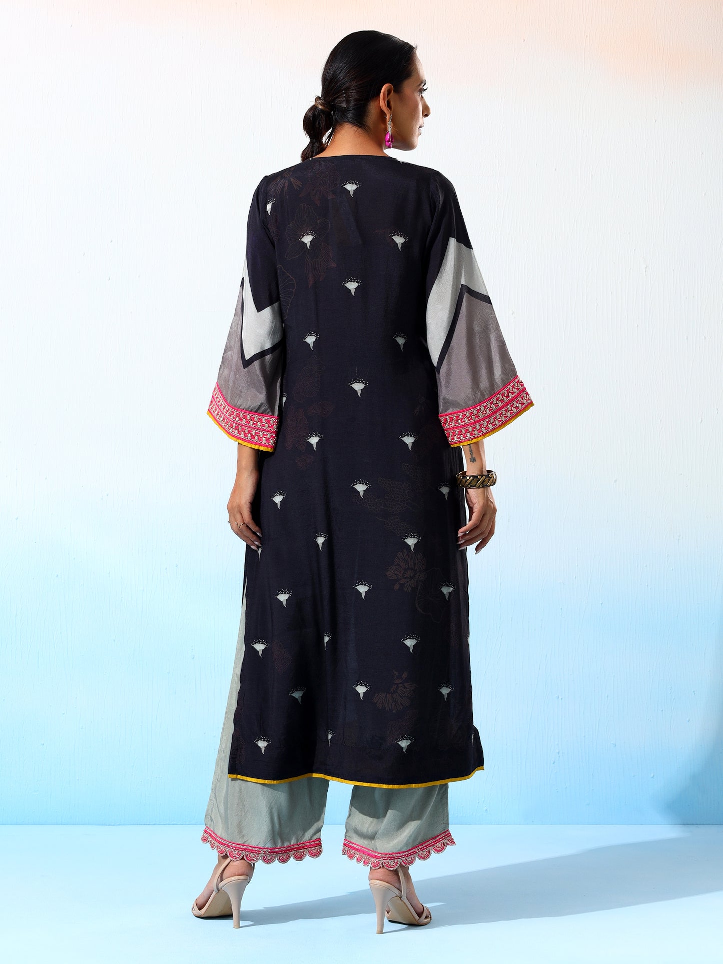 Sukoon Muslin Black & Grey Printed Kurta Set