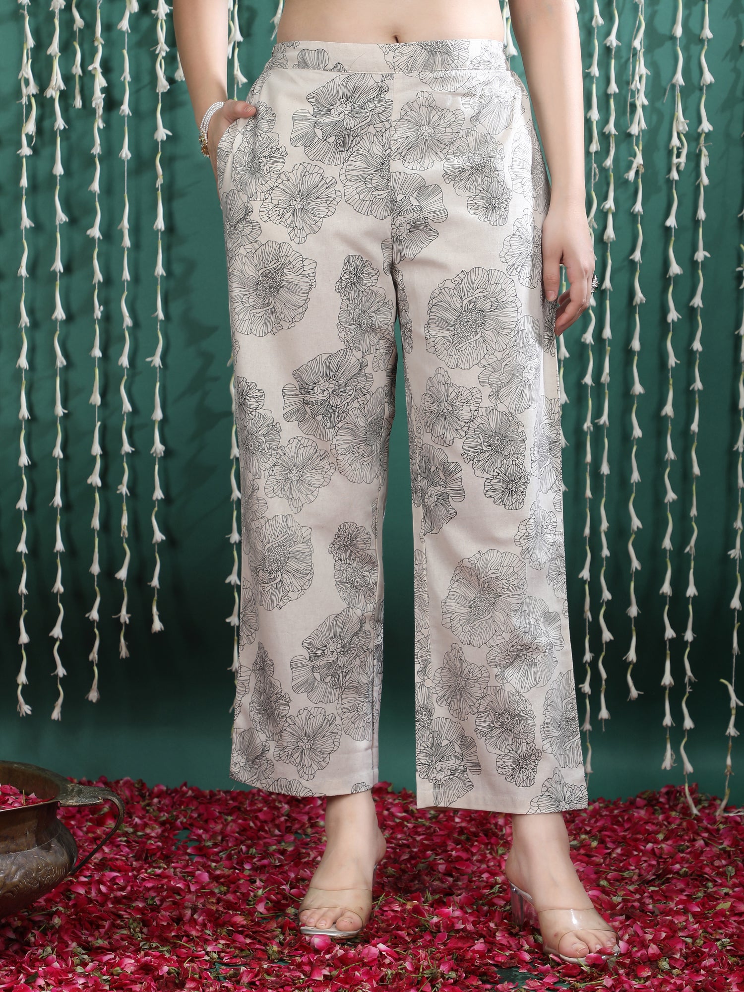 Women Beige Floral Print Pure Cotton Kurta Set with Embroidered Detailing