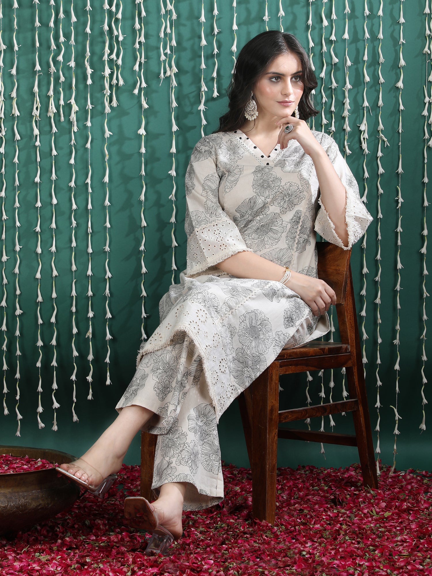 Women Beige Floral Print Pure Cotton Kurta Set with Embroidered Detailing