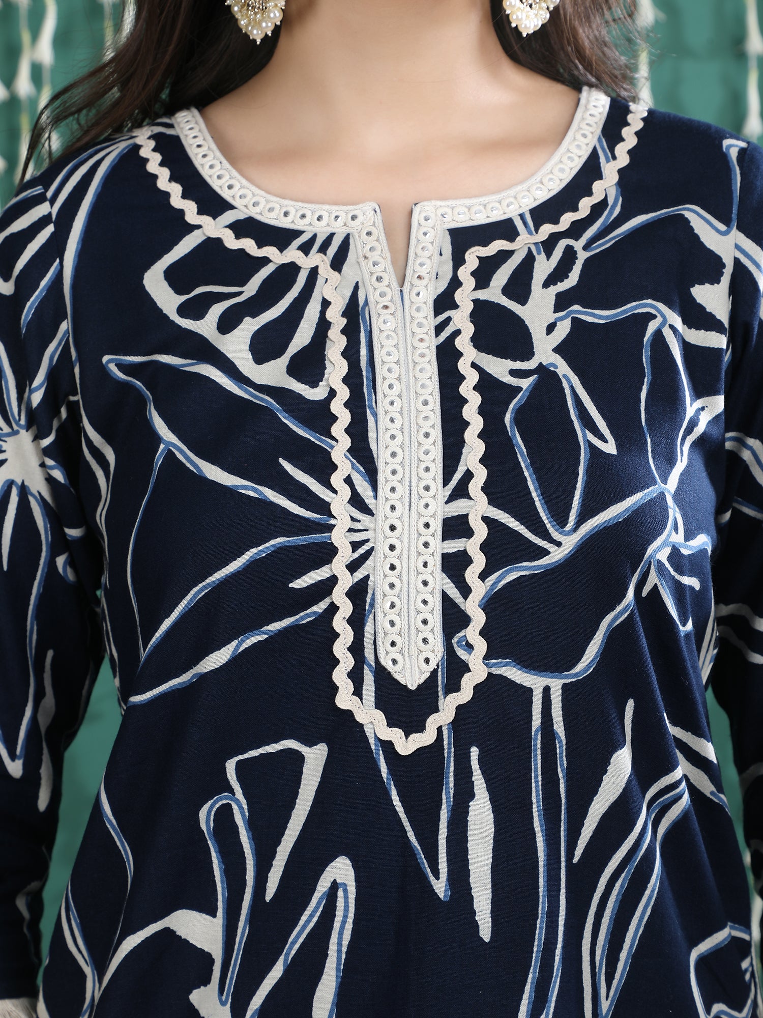 Women Floral Printed Regular Thread Work Pure Cotton Kurta with Trousers