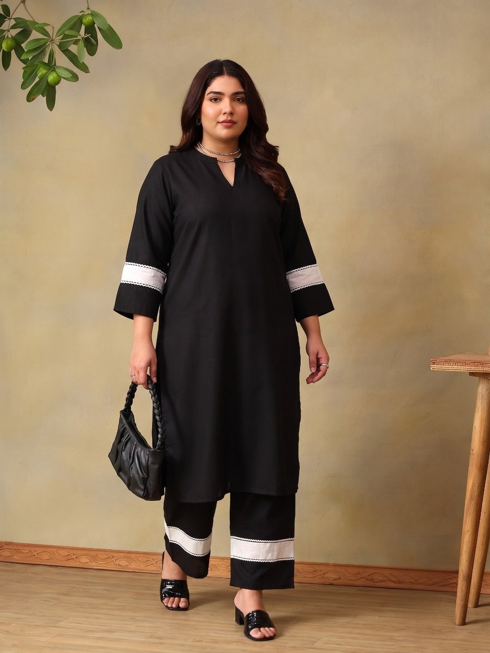 Women Plus Size Kurta with Trousers
