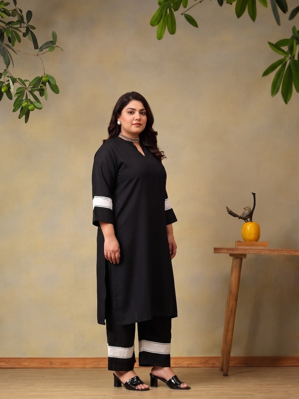 Women Plus Size Kurta with Trousers