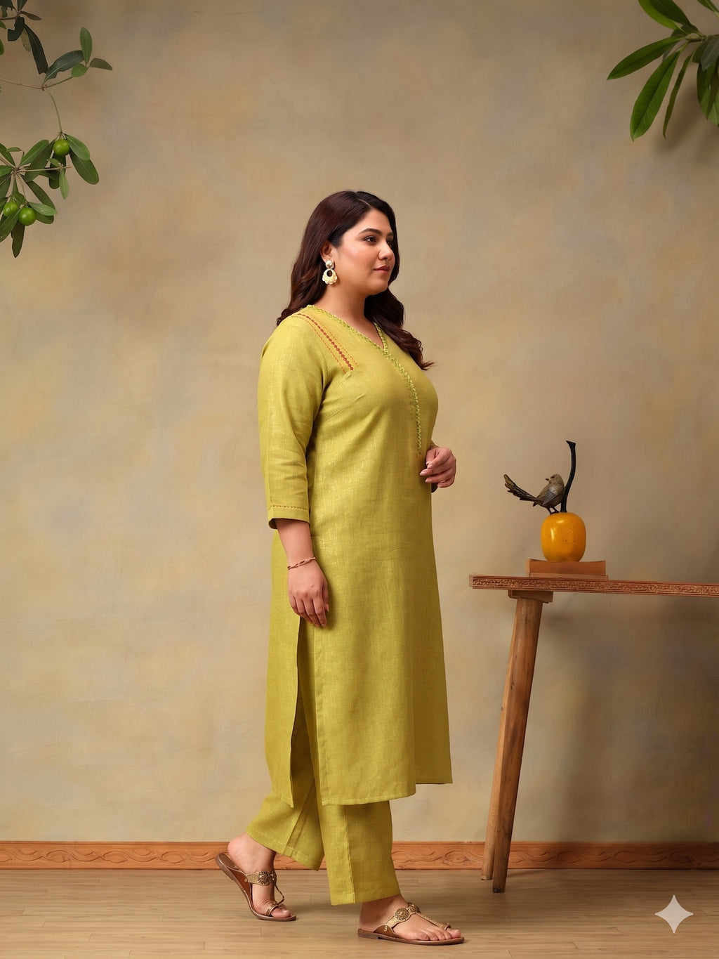 Plus Size Women Regular Thread Work Linen Kurta with Trousers