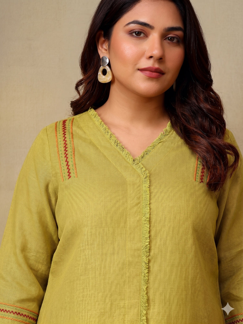 Plus Size Women Regular Thread Work Linen Kurta with Trousers