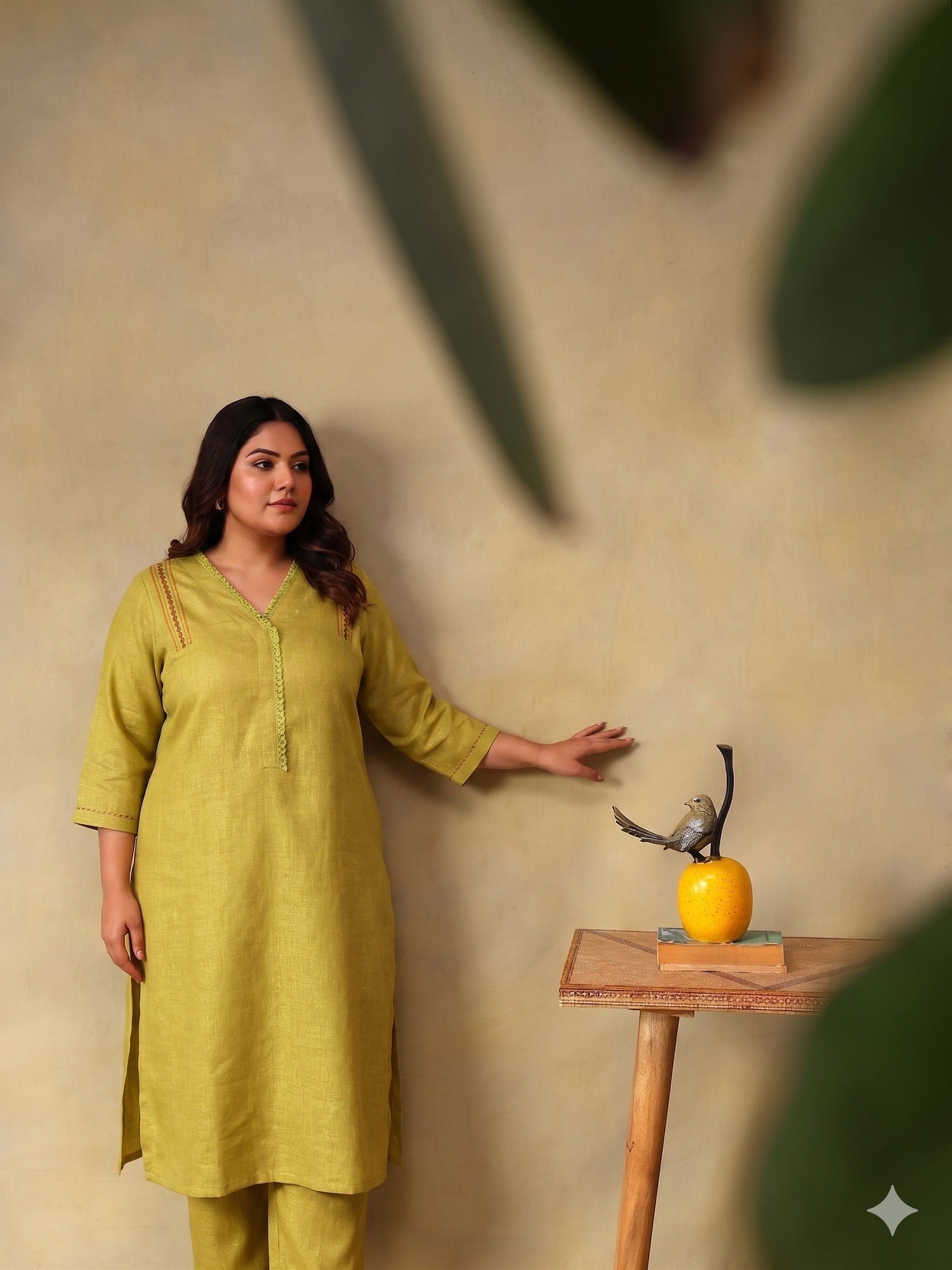 Plus Size Women Regular Thread Work Linen Kurta with Trousers