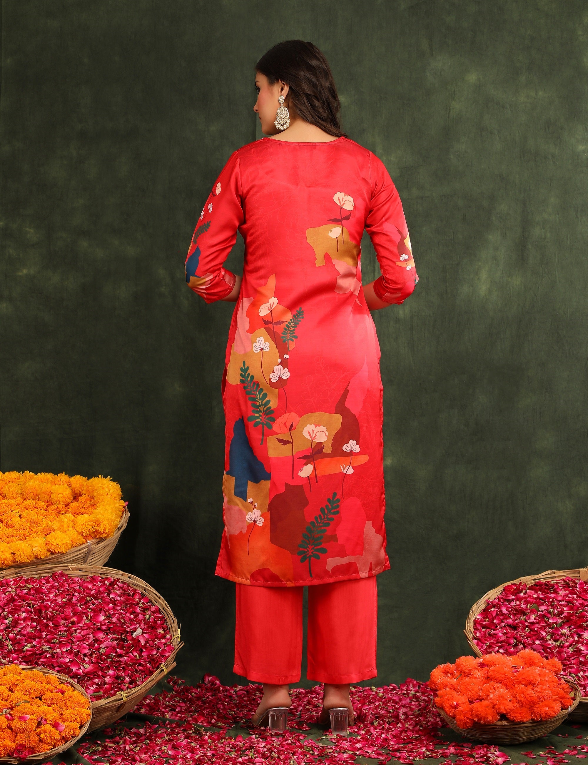 Women Floral Printed Regular Thread Work Kurta with Trousers & With Dupatta