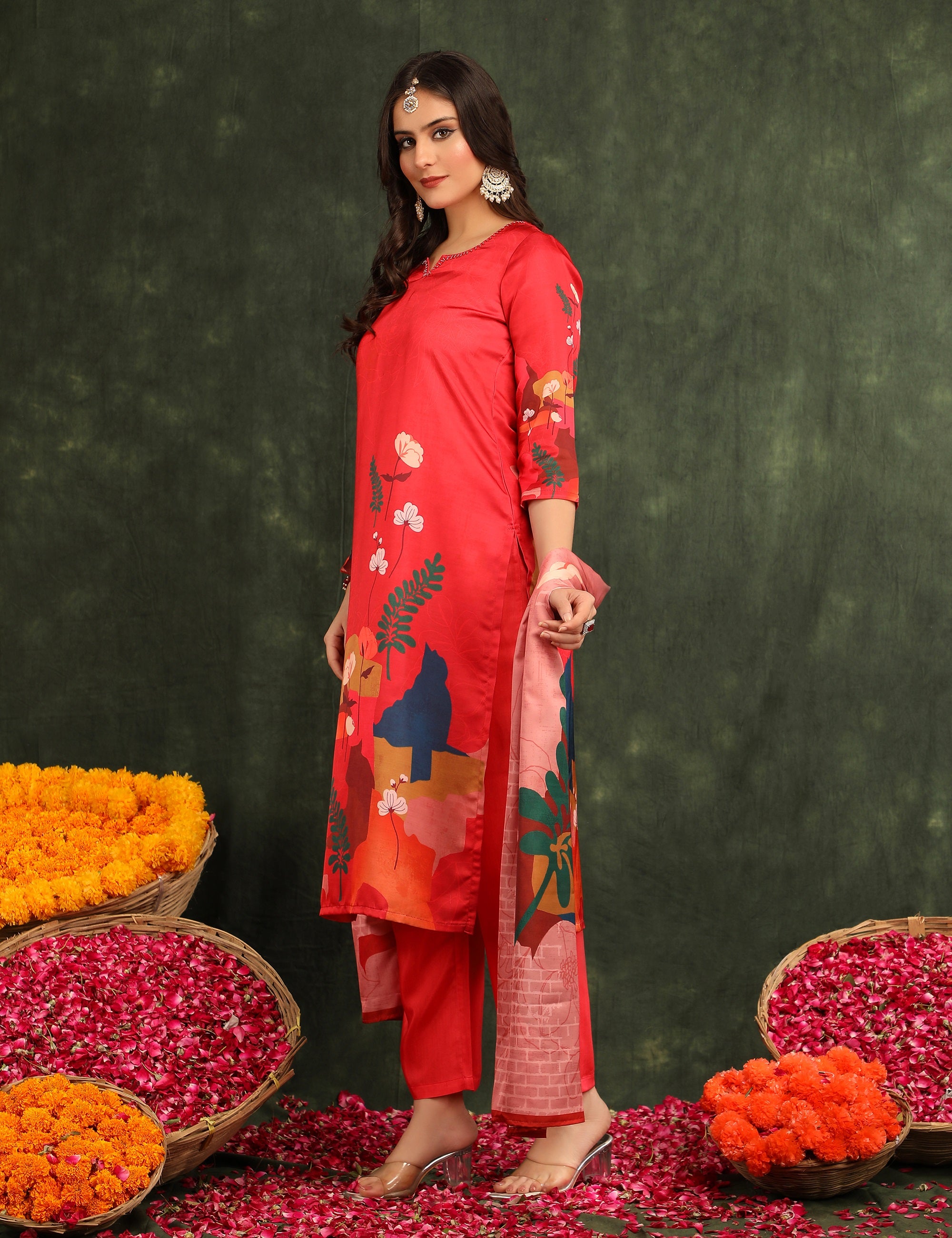 Women Floral Printed Regular Thread Work Kurta with Trousers & With Dupatta