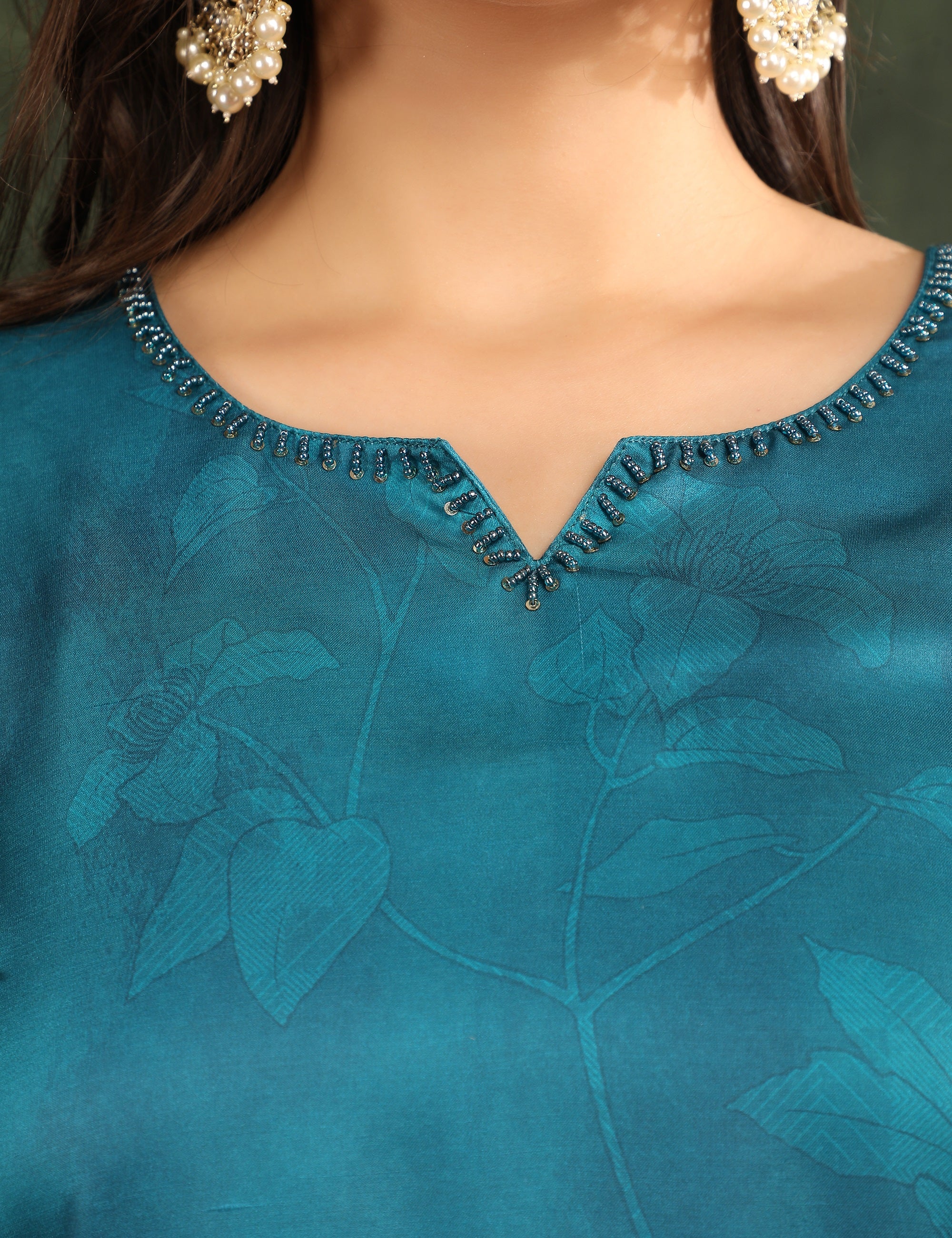 Women Floral Printed Regular Thread Work Kurta with Trousers & With Dupatta