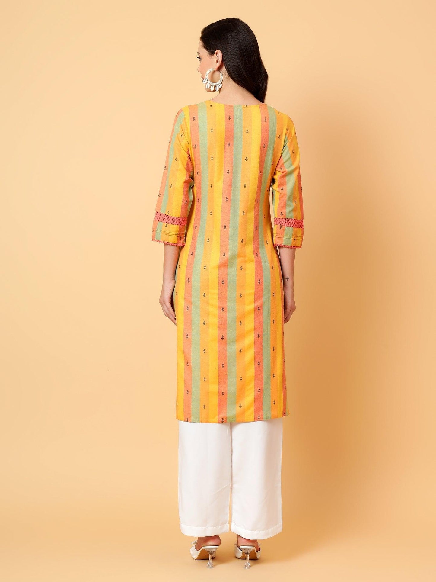 Women Embroidered Thread Work Kurta