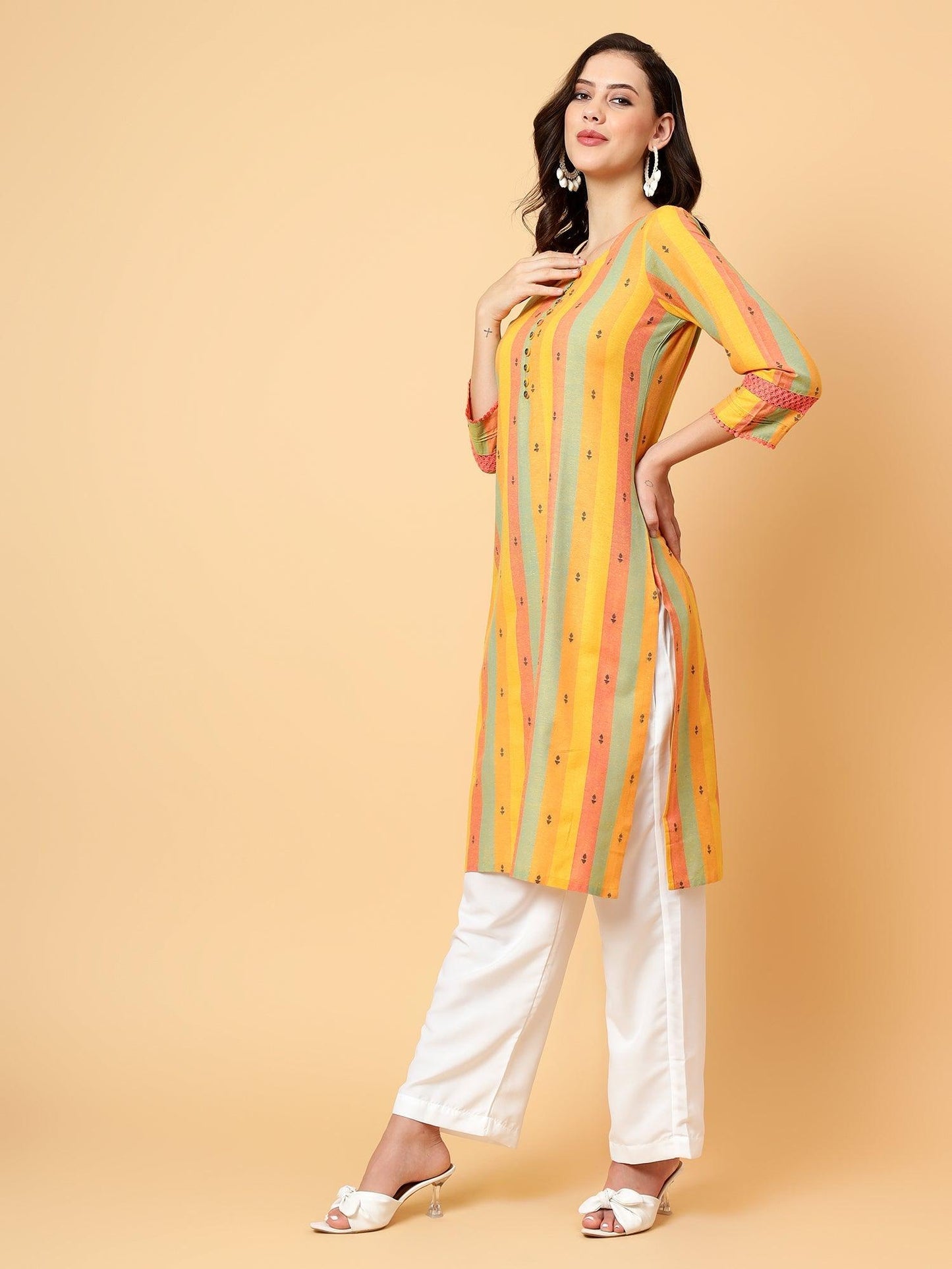 Women Embroidered Thread Work Kurta