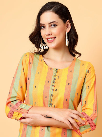 Women Embroidered Thread Work Kurta