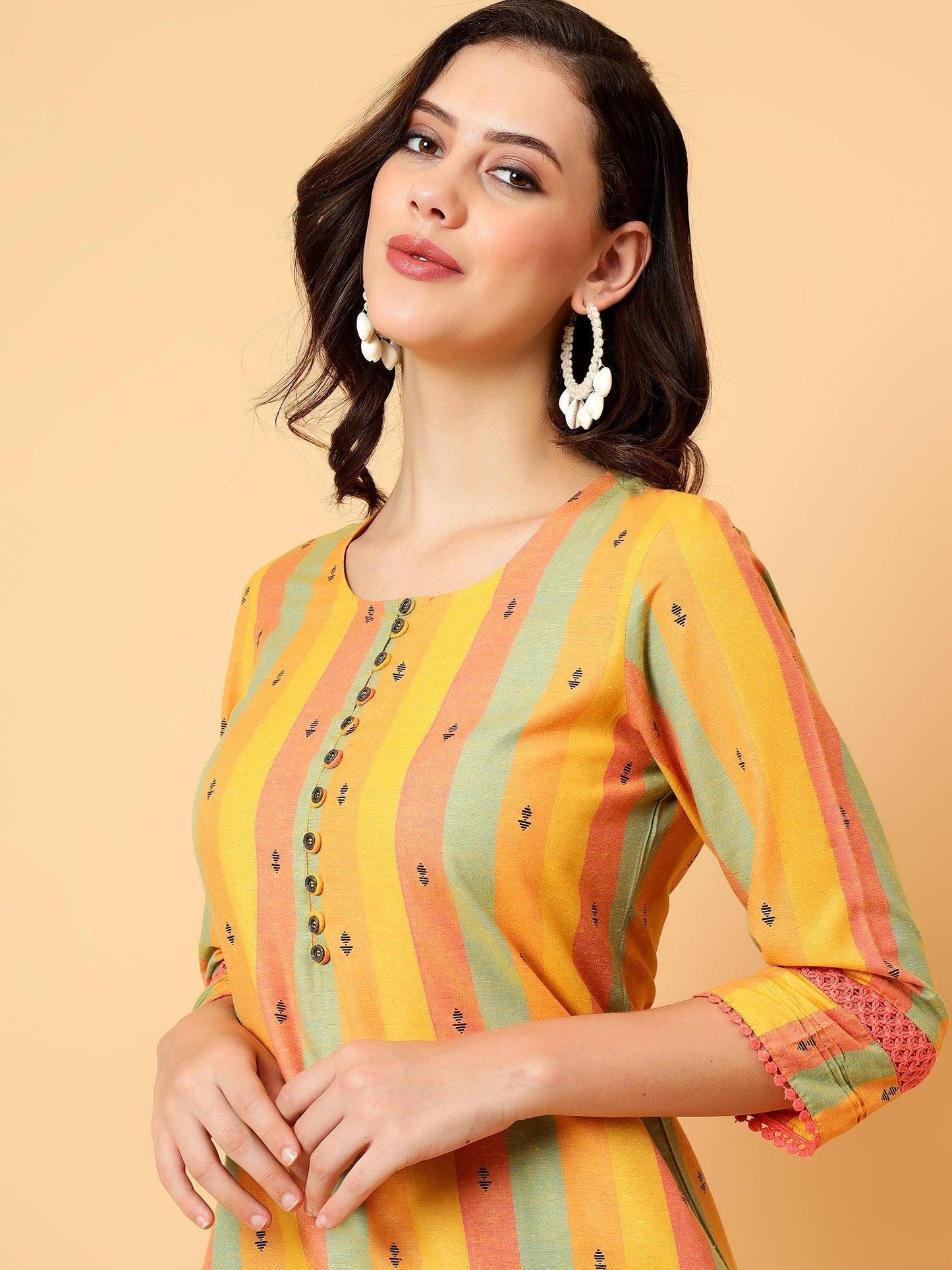 Women Embroidered Thread Work Kurta